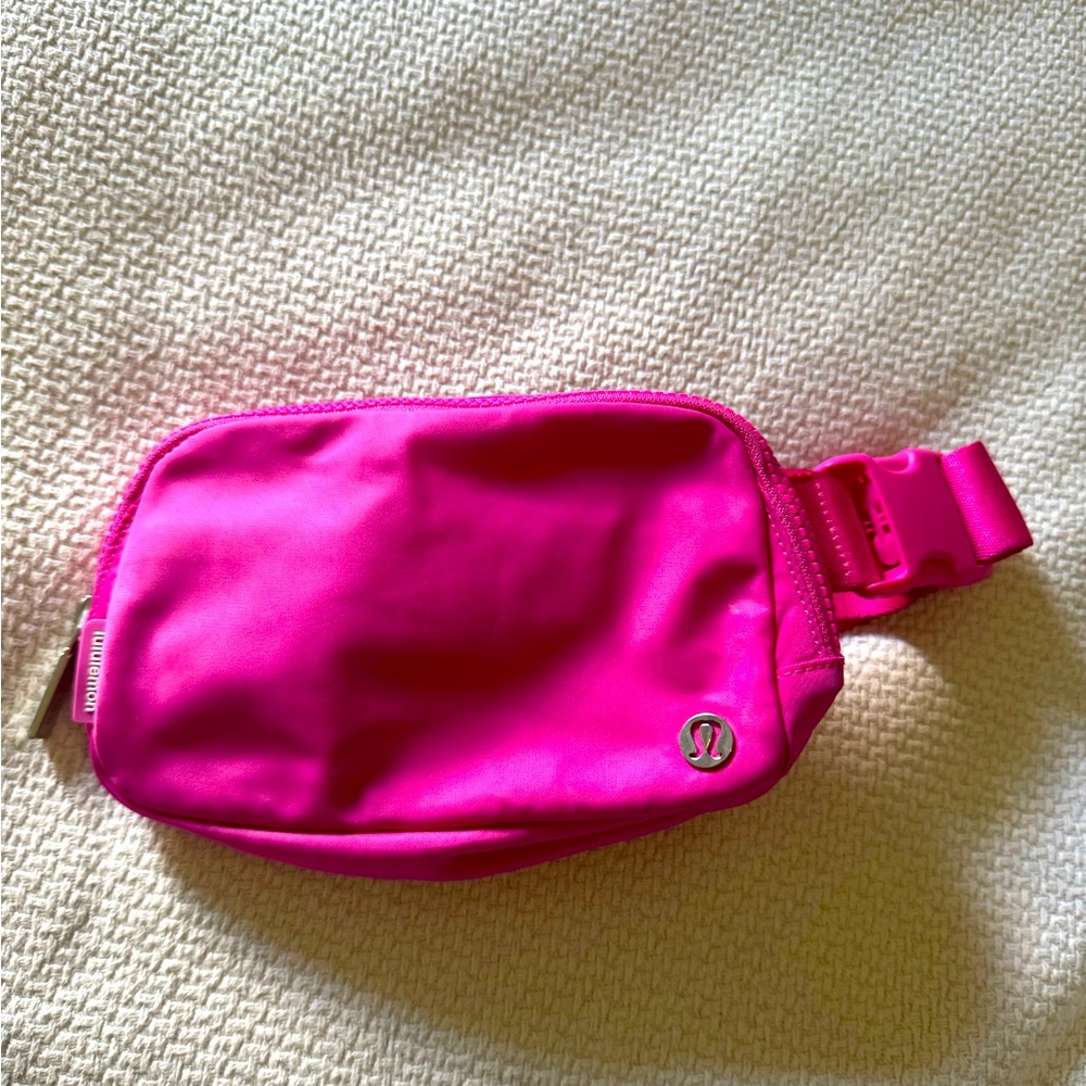 lululemon everywhere belt bag - sonic pink - like new